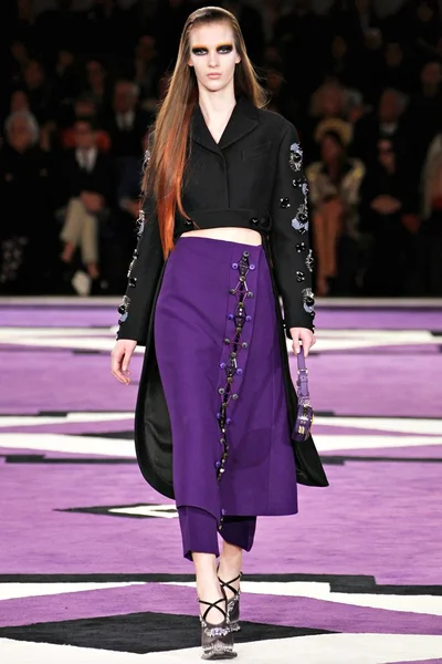 Look 25